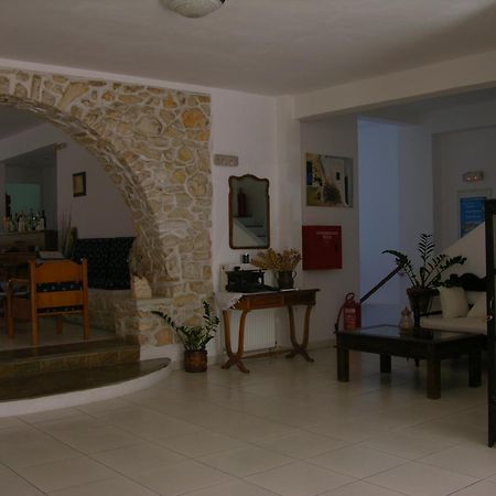 Eri Hotel Парікія Екстер'єр фото