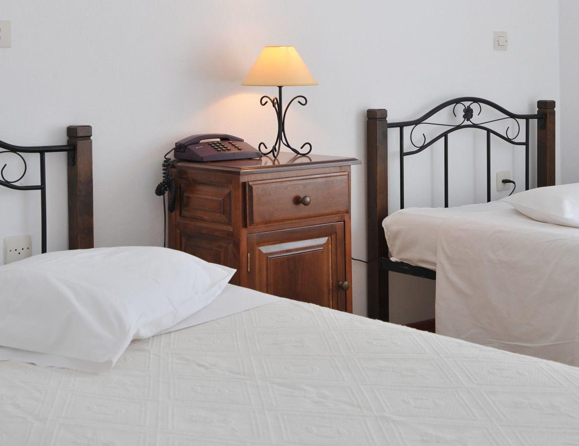 Eri Hotel Парікія Екстер'єр фото