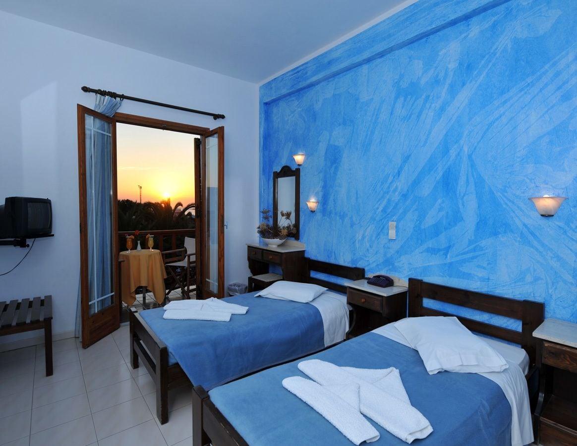 Eri Hotel Парікія Екстер'єр фото