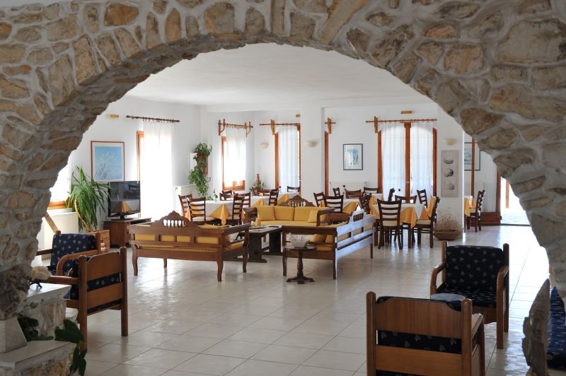 Eri Hotel Парікія Екстер'єр фото
