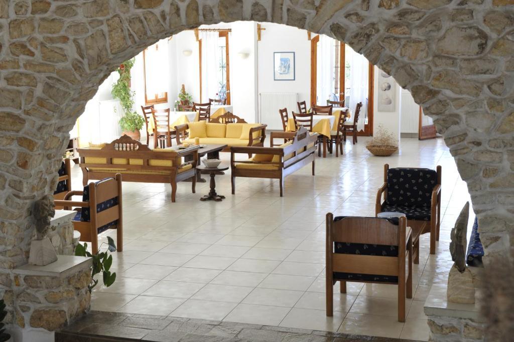 Eri Hotel Парікія Екстер'єр фото