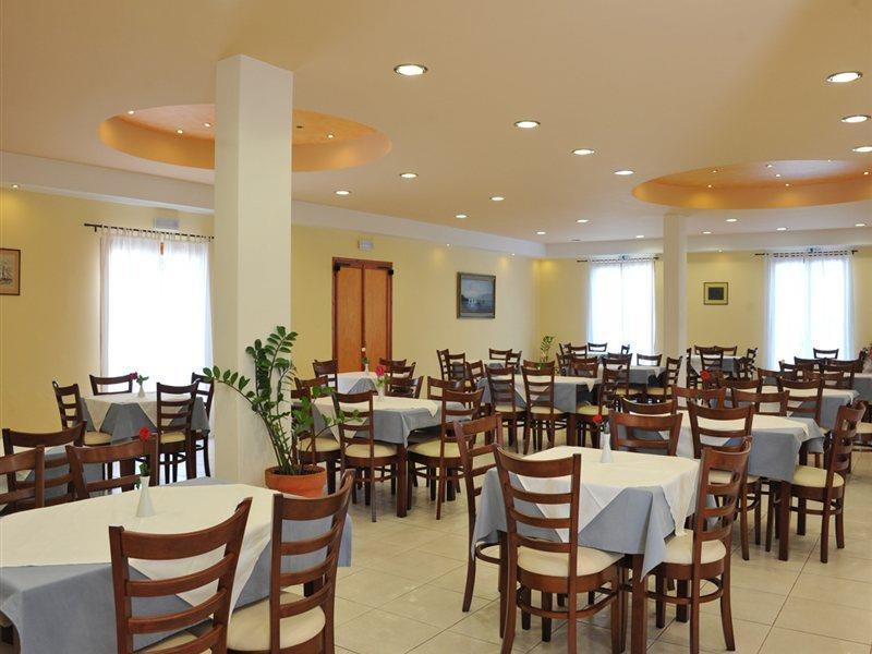 Eri Hotel Парікія Екстер'єр фото