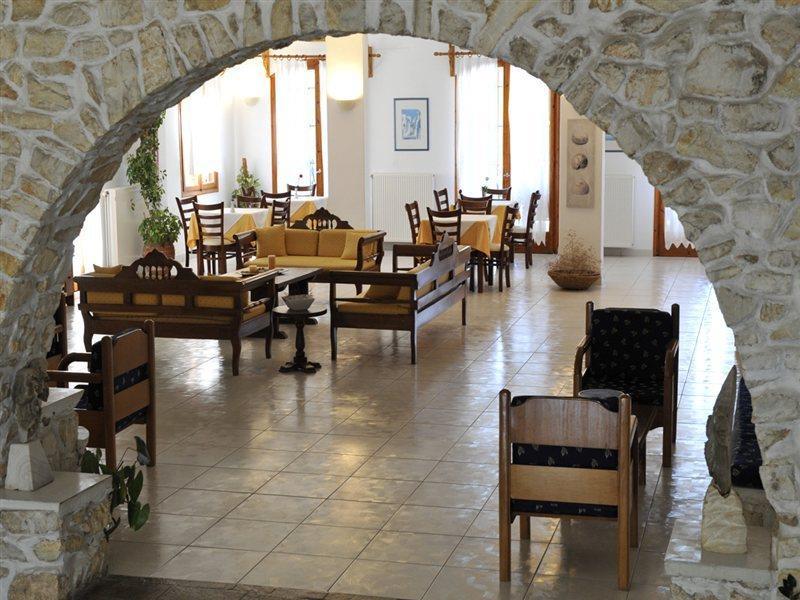 Eri Hotel Парікія Екстер'єр фото